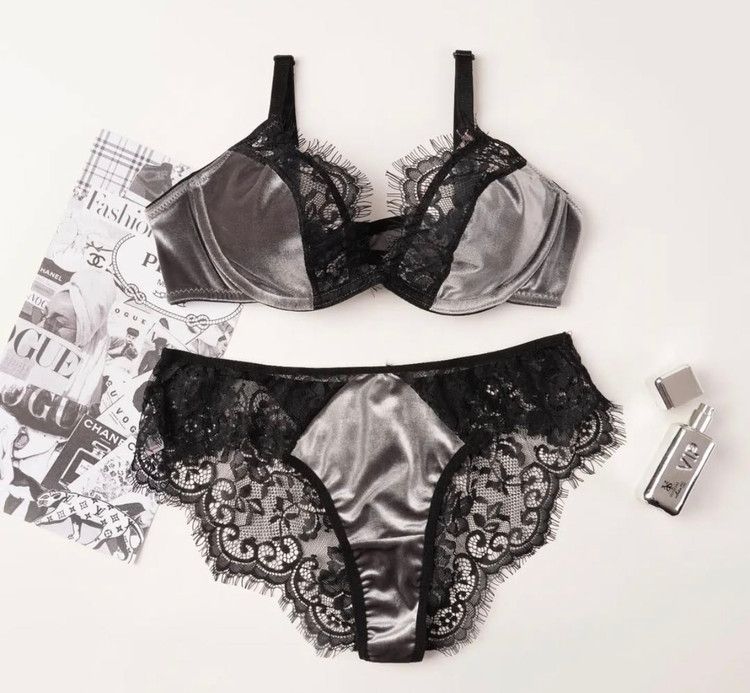 ست شورت و سوتین دانتل و مخمل انوشه مدل مژهای رنگ طوسی