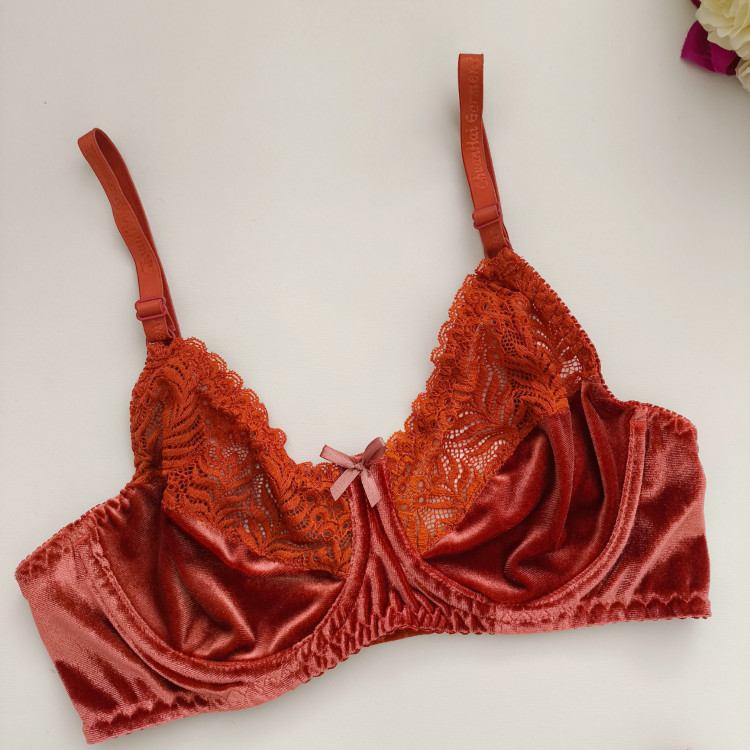 خرید آنلاین شورت و سوتین در شیراز