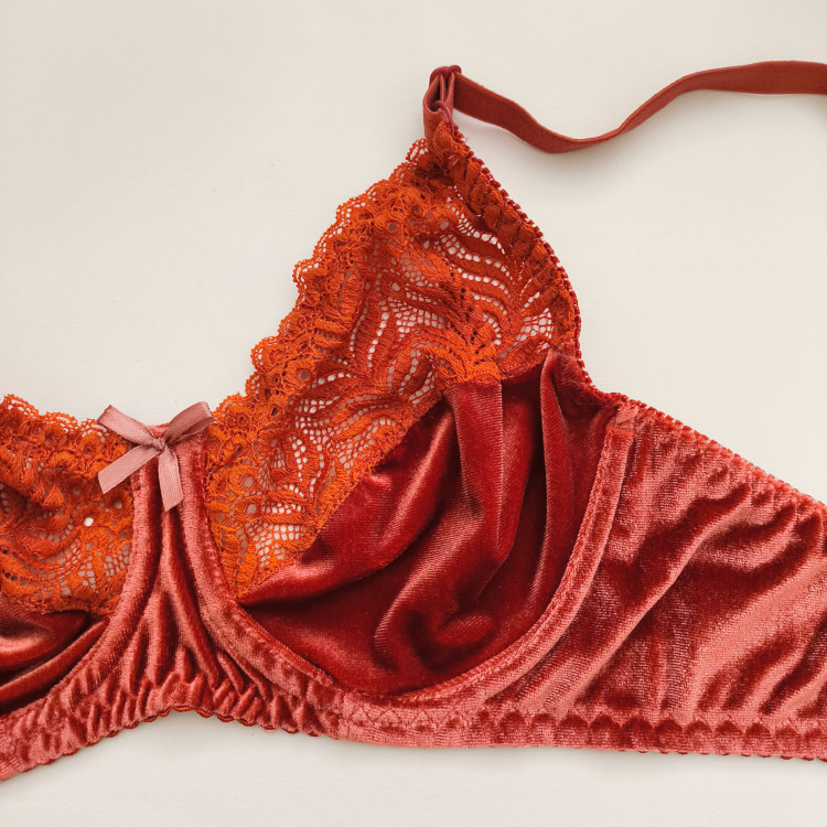 سوتین فانتزی زنانه